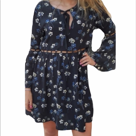 Ella Moss Dresses & Skirts - Ella Moss Adara dress w/ peekaboo cutouts @ waist